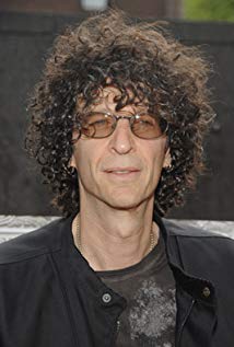 How tall is Howard Stern?